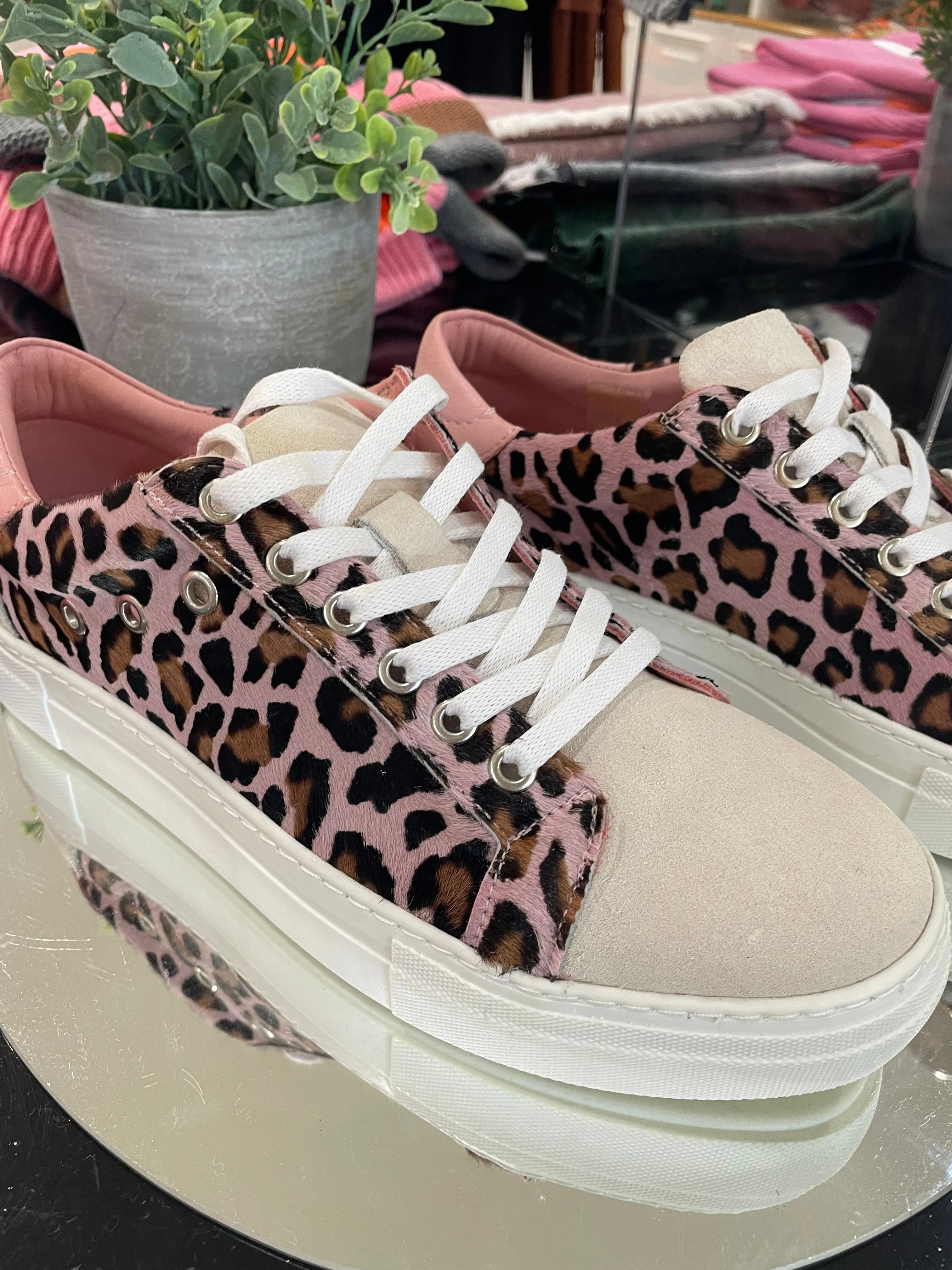 Taison - Pink Leopard